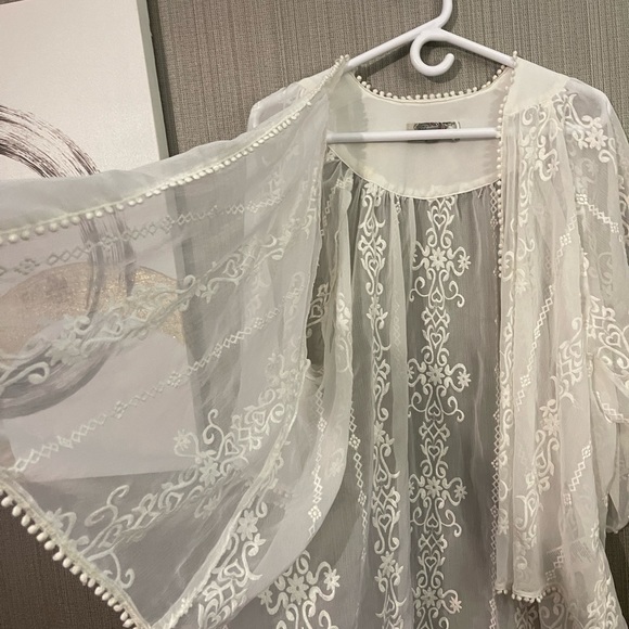 Encore Beautiful Lace Coat - Picture 2 of 8